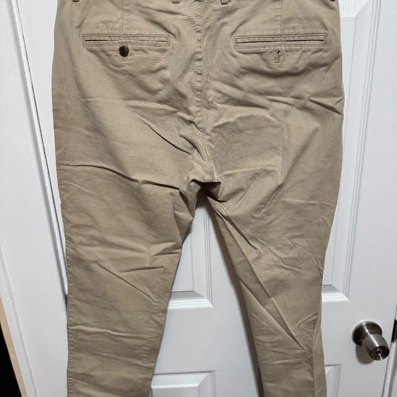 Men’s Light Tan Khaki Pants (33x30) | Gap Athletic Fit Essential Khakis - Picture 5 of 10